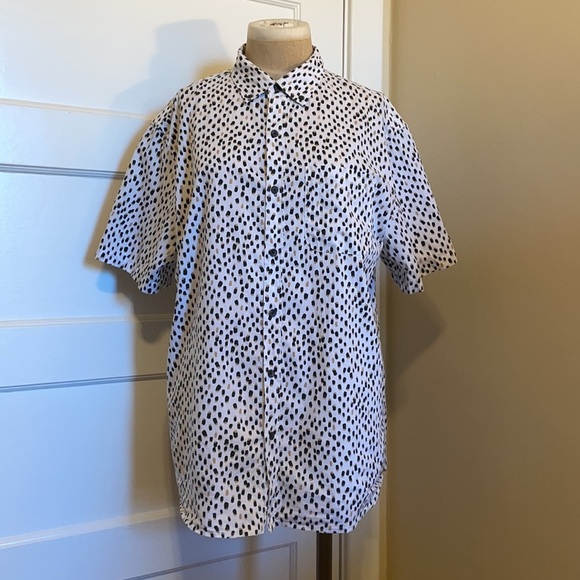COPY - Old Navy White Pattern Short Sleeve Button down - Picture 1 of 7